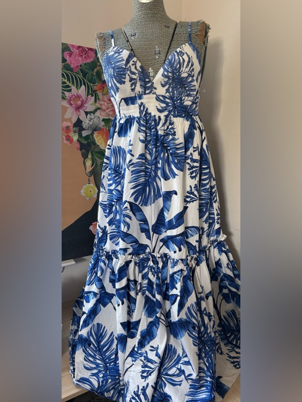 BCBG PALM CABO BLU MAXI DRESS L ADJUSTABLE STRAPS,SMOCKED WAIST,BACK TIE CLOSURE - Picture 3 of 10